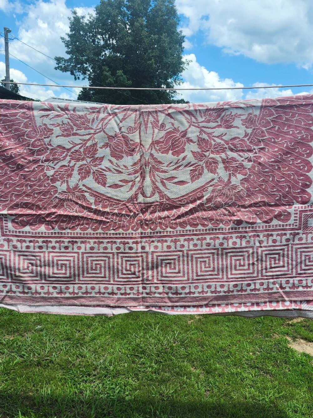 vintage tablecloth 80" x 70"